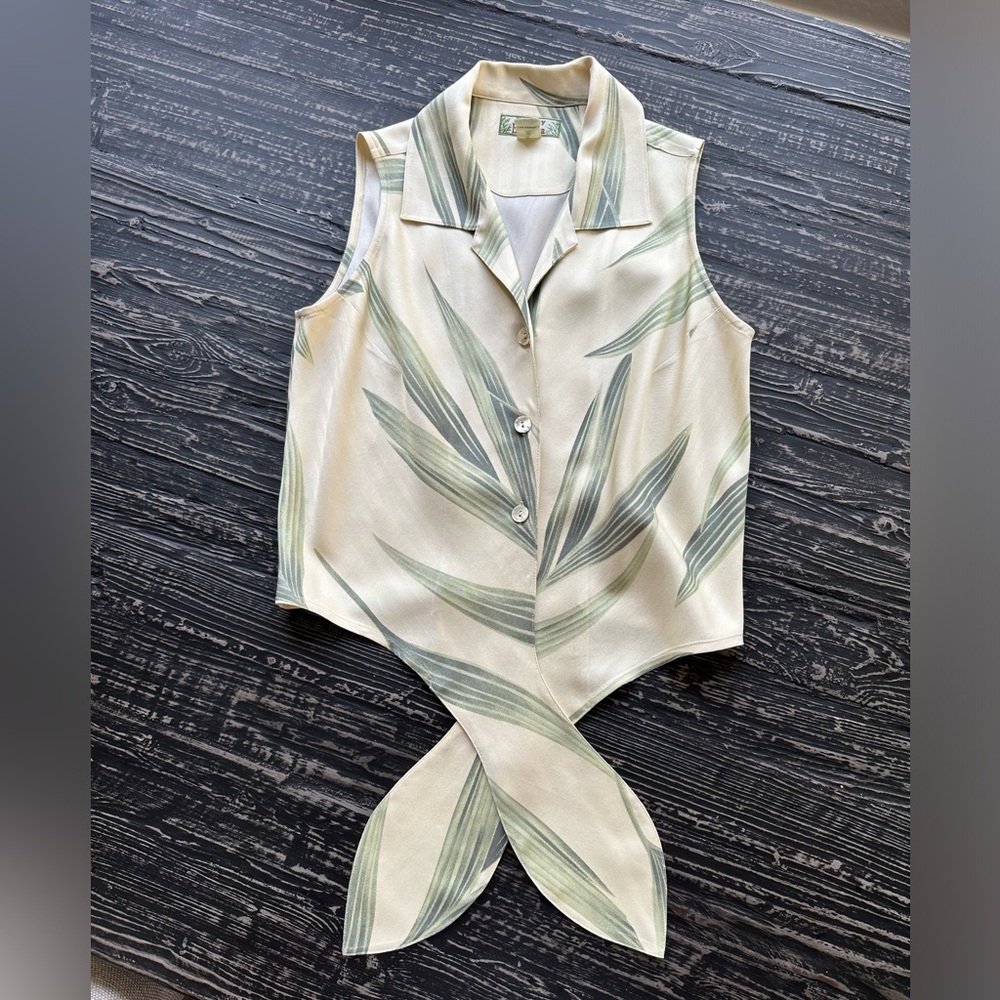 Tommy Bahama Button tank top